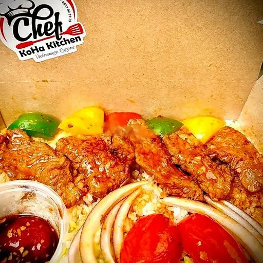 Hình ảnh Cơm Đỏ Bò Úc Lắc Sốt Tương Cay (Siêu Mềm)