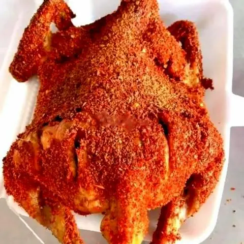 Hình ảnh Combo 2 gà ớt cay tặng đồ ăn kèm, tặng 4 bánh mì, kèm 1 chai ô long to 1 lít