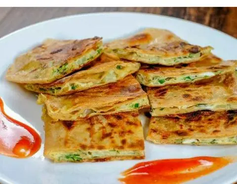 Hình ảnh egg paratha with garlic sauce