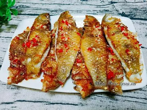 Hình ảnh Cơm niêu cá mó chiên mắm xoài + 1 nước tự chọn