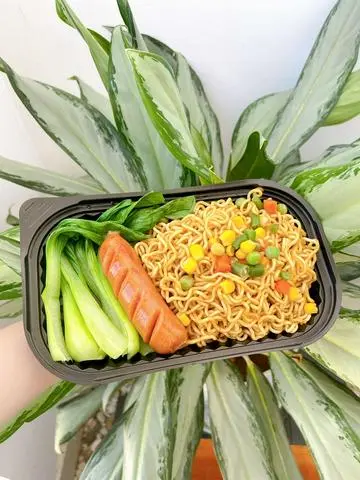 Hình ảnh Mì trộn Xúc Xích