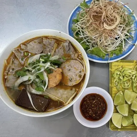 Hình ảnh Bún bò nạm - chả