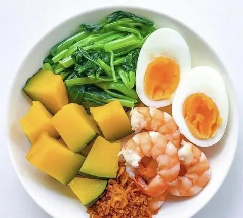 Hình ảnh Tôm - trứng - bí đỏ - bó xôi luộc 