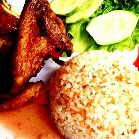 Hình ảnh Cơm chiên cánh gà chiên nước mắm