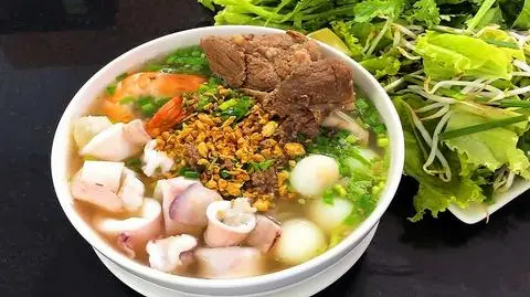 Hình ảnh hủ tiếu đặc biệt ( xương tôm thịt trứng mực thịt bằm)