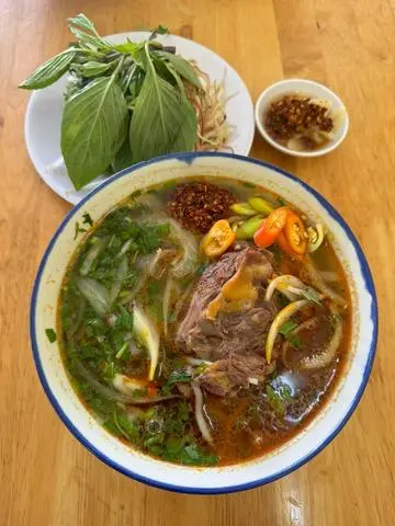 Hình ảnh Bún bò sườn nạm
