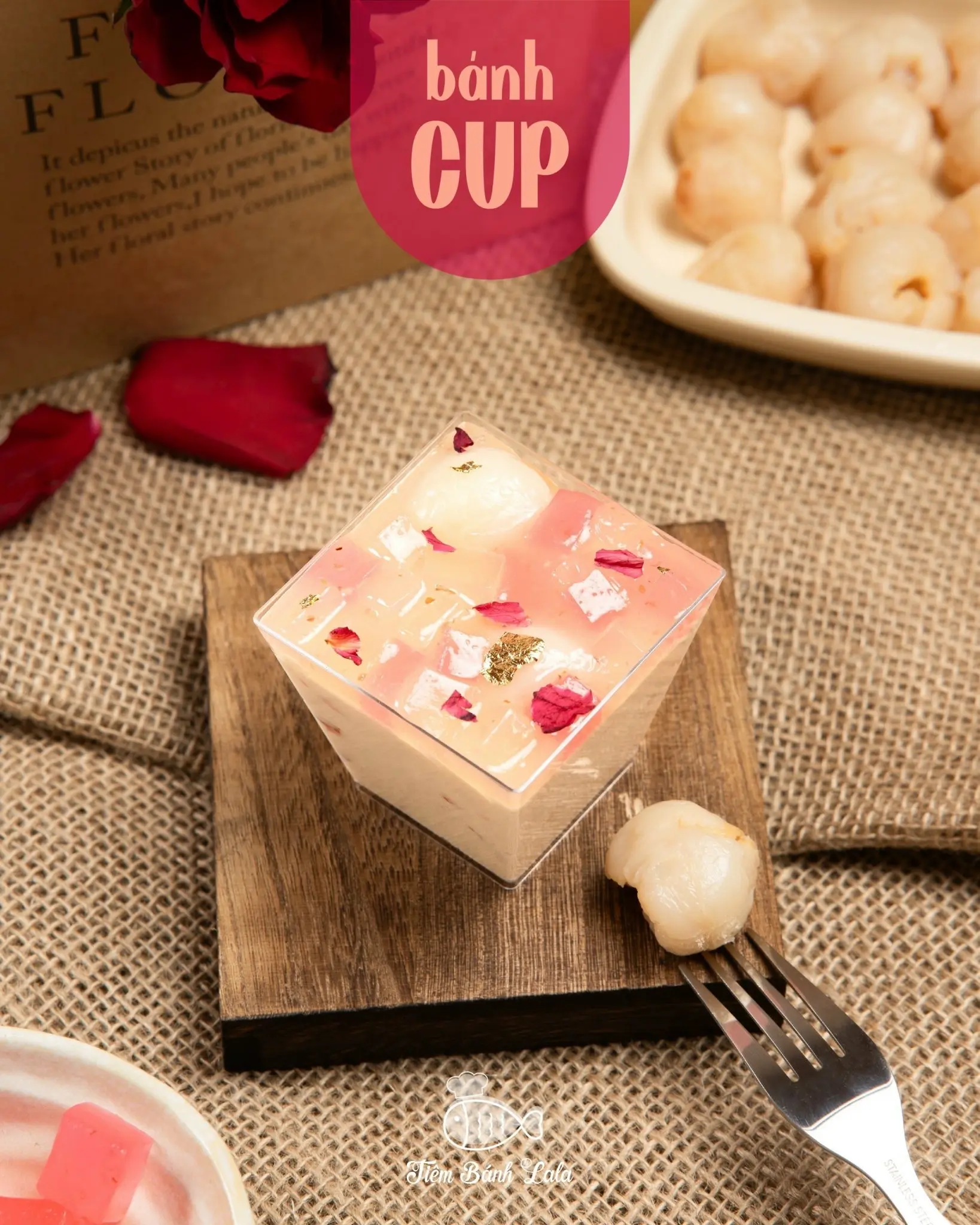 Hình ảnh Mousse Vải Hoa Hồng (hủ nhỏ)