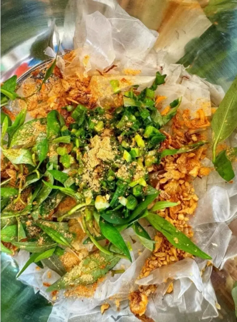 Hình ảnh Bánh Tráng Trộn Mỡ Hành Chay