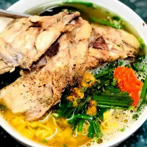 Hình ảnh Mì hoành thánh xí quách gà