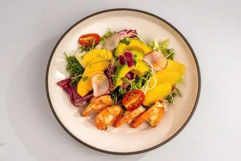Hình ảnh Grilled tiger prawn - avocado - mango salad