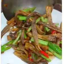 Hình ảnh Nấm Lộc Nhung Xào Hủ Tiếu (chay) 