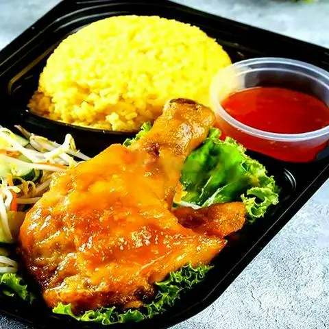 Hình ảnh CƠM GÀ SỐT CAY LỚN