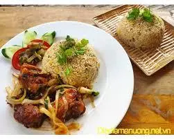 Hình ảnh Cơm Gà Chiên Gà Sốt Ngũ Vị