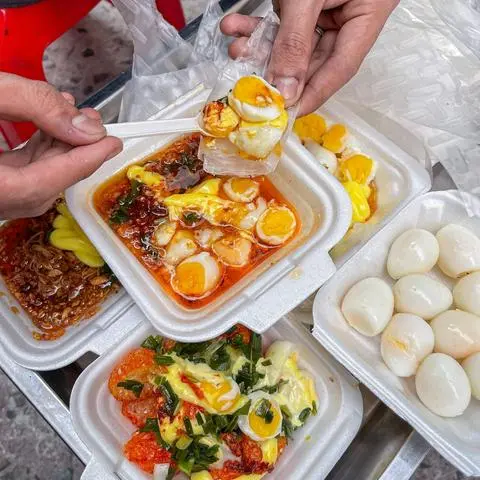Hình ảnh Bánh TRáng Chấm SỐT MUỐI Sa Tế Bơ Tỏi Phi + TRứng