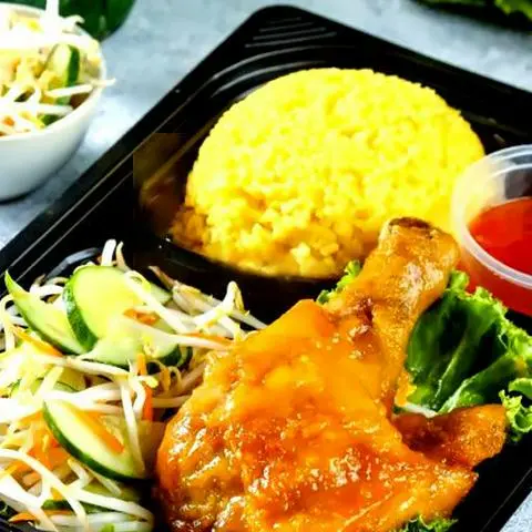 Hình ảnh CƠM GÀ CHIÊN MẮM TỎI LỚN