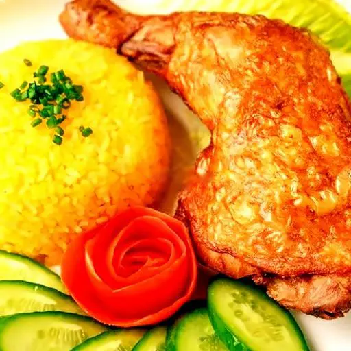 Hình ảnh Cơm gà góc tư xối mỡ đặc biệt