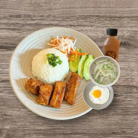 Hình ảnh Combo sườn non muối sả ốp la - canh - nước