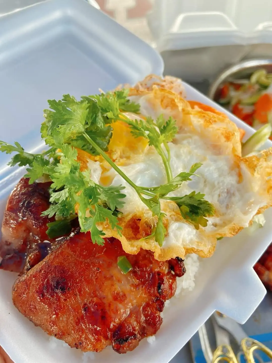Hình ảnh Cơm sườn - trứng ốp la