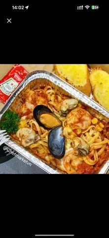 Hình ảnh Mì Ý hải sản sốt đỏ - bánh mì bơ tỏi