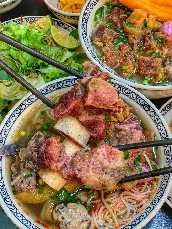 Hình ảnh Bún Sườn Bò + chả