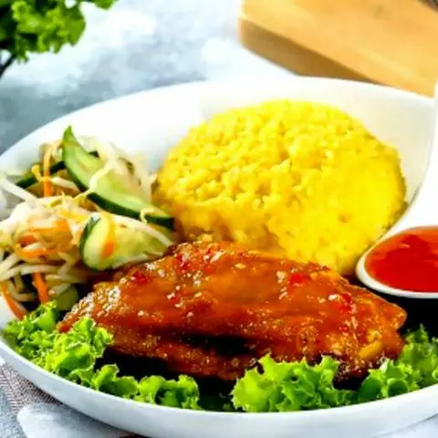 Hình ảnh CƠM GÀ SỐT CAY NHỎ