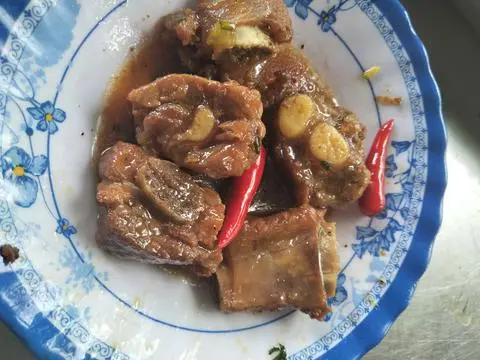 Hình ảnh cơm sườn kho tiêu 