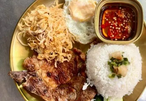 Hình ảnh Cơm Tấm Sườn Bì+ canh rong biển