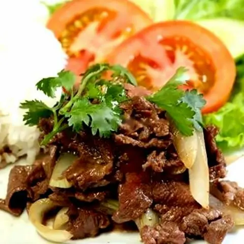 Hình ảnh Cơm chiên bò xào củ hành 