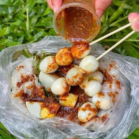 Hình ảnh Bánh tráng chấm ( 4 trứng cút + 1 trứng gà ) 