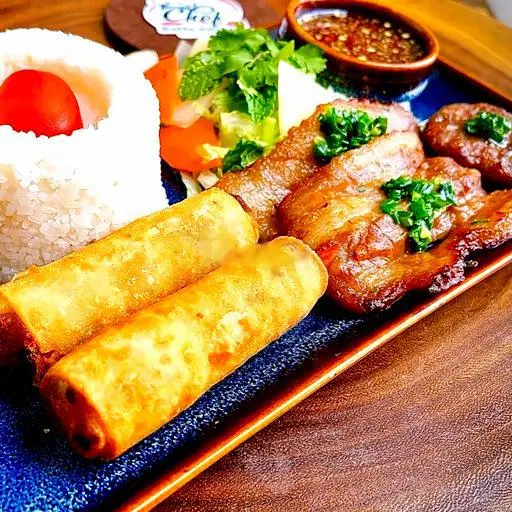 Hình ảnh Cơm trắng Thịt Nướng & 2 Chả Giò