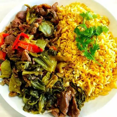 Hình ảnh Cơm chiên bò xào cải chua