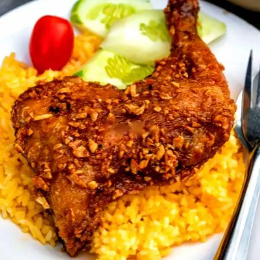 Hình ảnh Cơm gà góc tư mắm tỏi đặc biệt