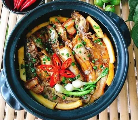 Hình ảnh Cơm cá lăng kho nghệ