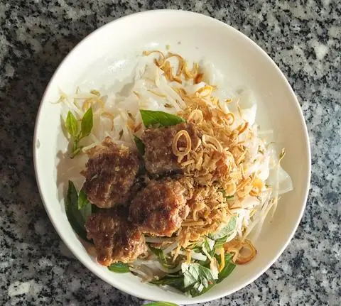 Hình ảnh Bánh ướt thịt nướng