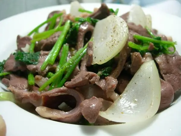 Hình ảnh Bò Xào Củ Hành Thêm