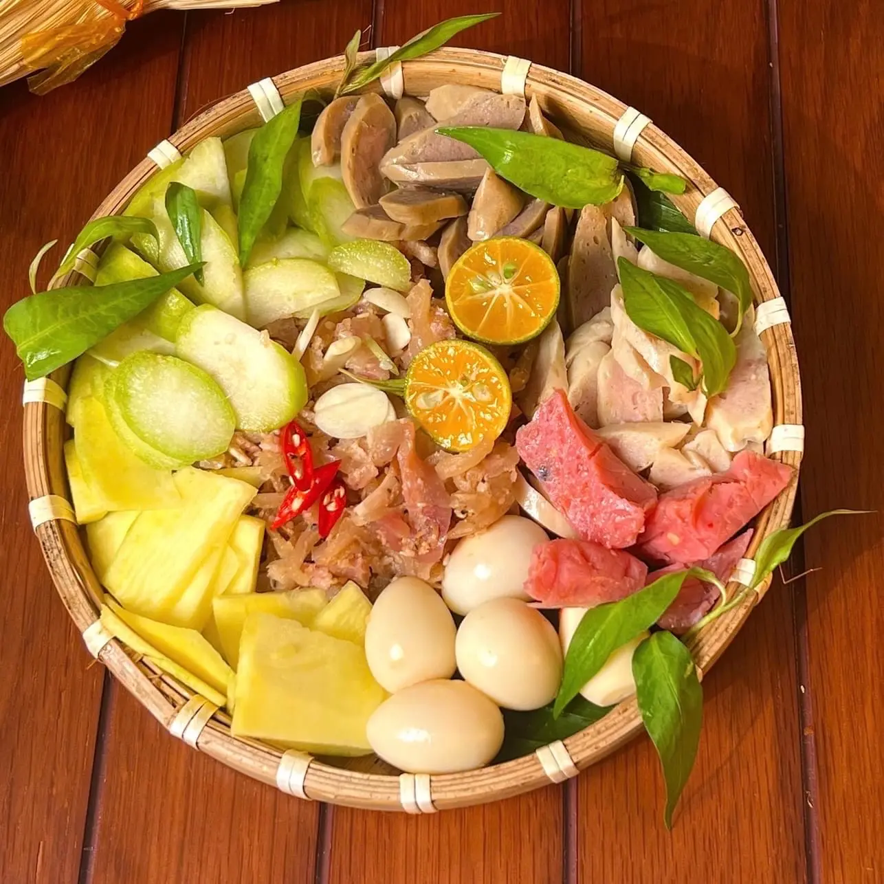 Hình ảnh Tré Trộn Nem Chả