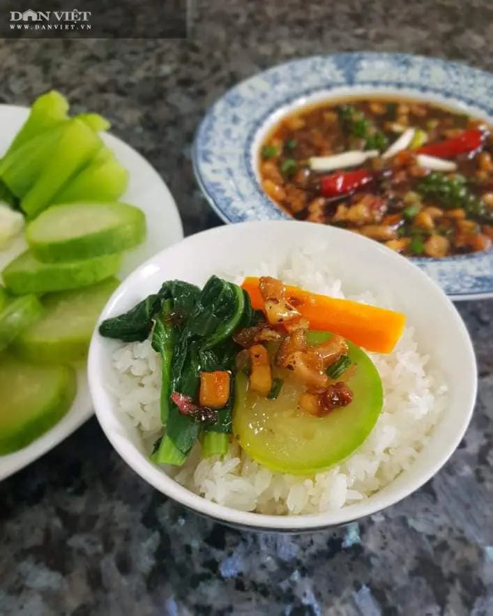 Hình ảnh Cơm trắng - kho quẹt - rau luộc
