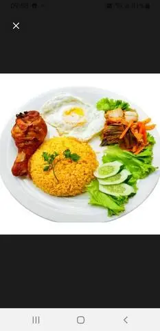 Hình ảnh cơm gà xối mỡ đùi tỏi trứng opla