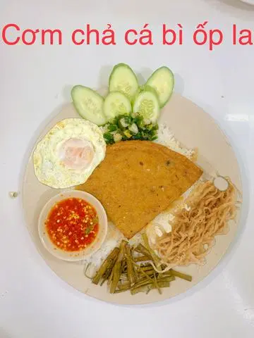Hình ảnh Cơm Chả Cá Bì Ốp La