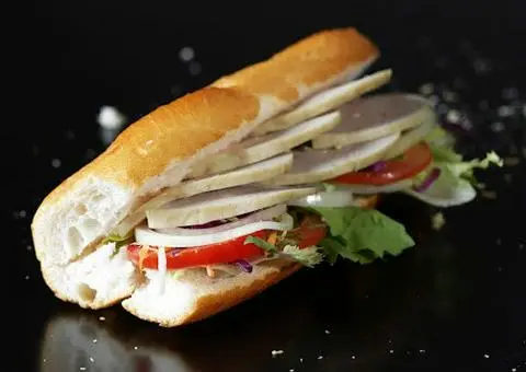 Hình ảnh Bánh Mì Chả Lụa Muối Tiêu