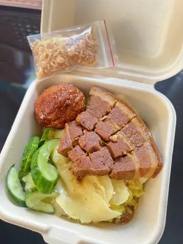 Hình ảnh Xôi Xéo Thịt Kho + Trứng Kho