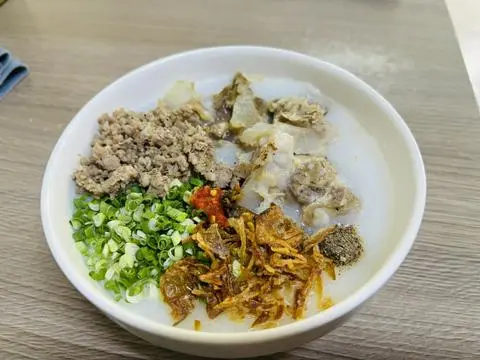 Hình ảnh Cháo sườn + thịt heo bằm