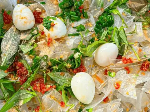 Hình ảnh Bánh Tráng Muối Sặc Tỏi Phi Khô Bò- 2 trứng (Cay Xè)