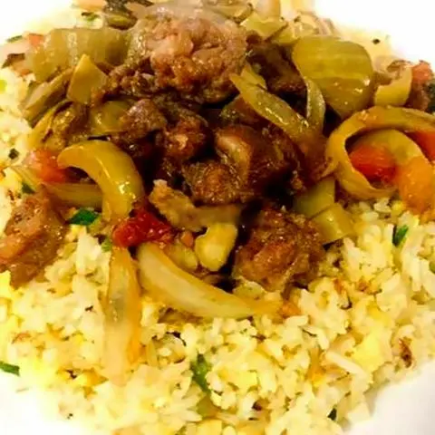 Hình ảnh Cơm chiên bò xào cải chua