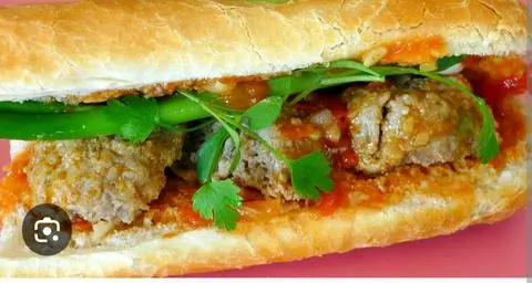 Hình ảnh Bánh mì chả thịt xíu mại