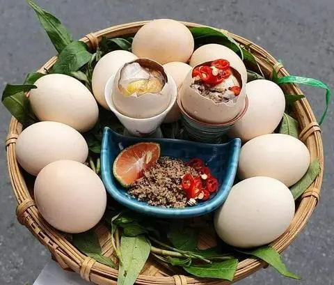 Hình ảnh Compo 10 Trứng Gà Lộn Luộc Nước Dừa