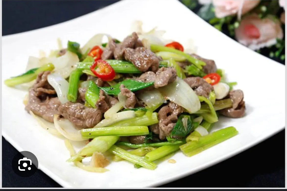 Hình ảnh Cơm chiên bò xào củ hành tây