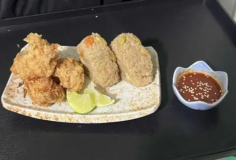Hình ảnh Combo1 : 2 cơm nắm gà + 3 cục gà chiên giòn + 1 coca 