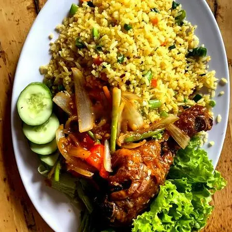 Hình ảnh Cơm chiên đùi gà chiên nước mắm