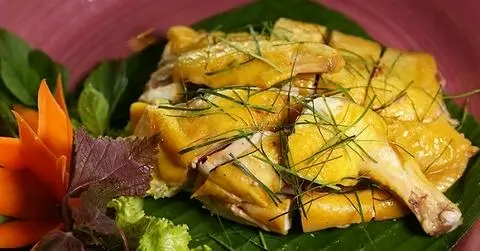 Hình ảnh Gà ủ muối hoa tiêu nửa con - chặt sẵn - 2 hủ sốt